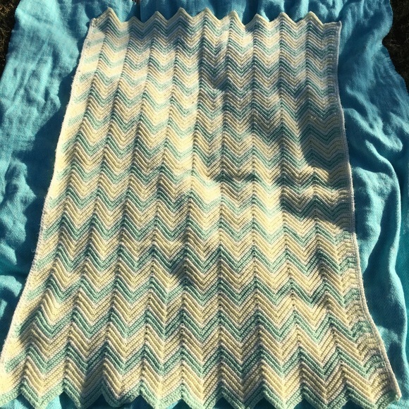 Handmade Knitted Chevron Pattern Baby Blanket - Picture 5 of 6